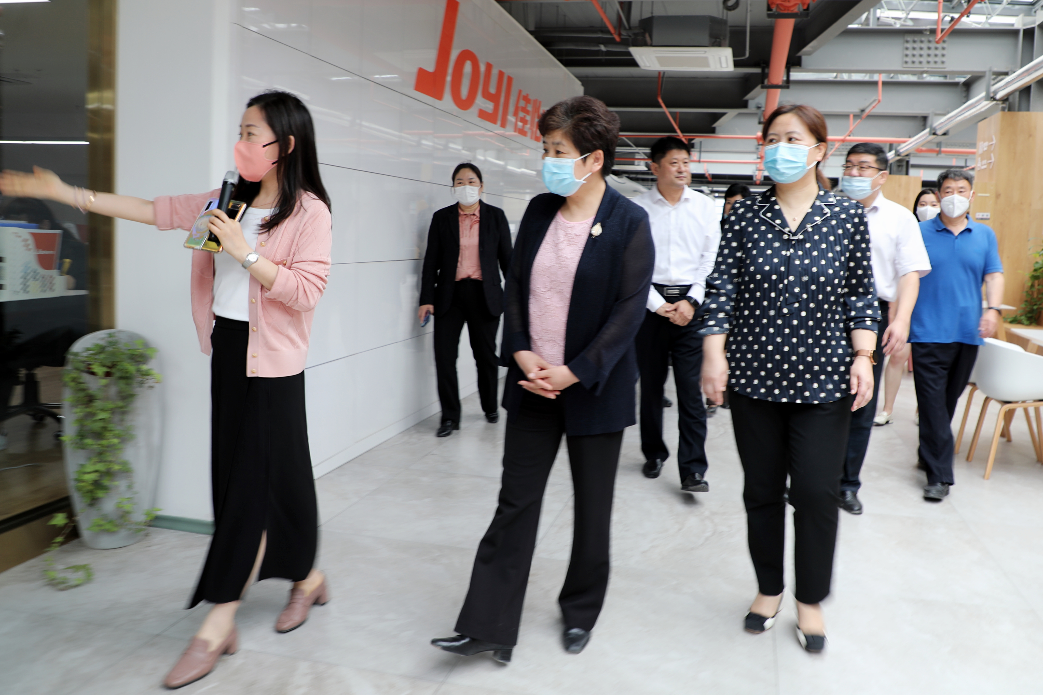 【佳怡快訊】濟南市歷城區(qū)人大常委會主任韓宏偉一行蒞臨佳怡供應鏈企業(yè)集團指導調(diào)研