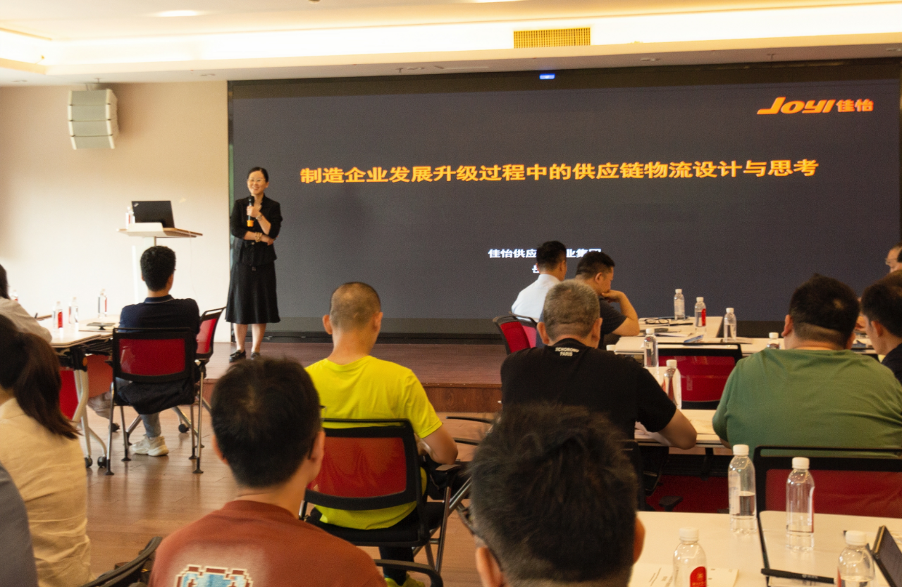 佳怡集團(tuán)董事岳麗受邀出席“職業(yè)經(jīng)理人高研班”并作主題演講